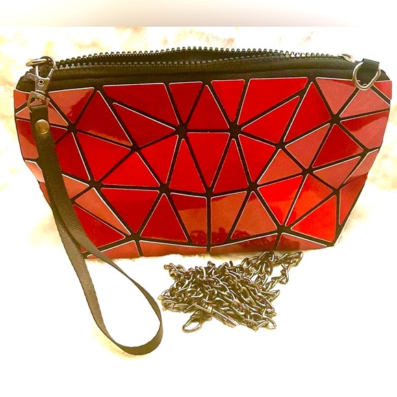 Emilio Pepe Geometric wristlet clutch crossbody bag with chain - Picture 6 of 13
